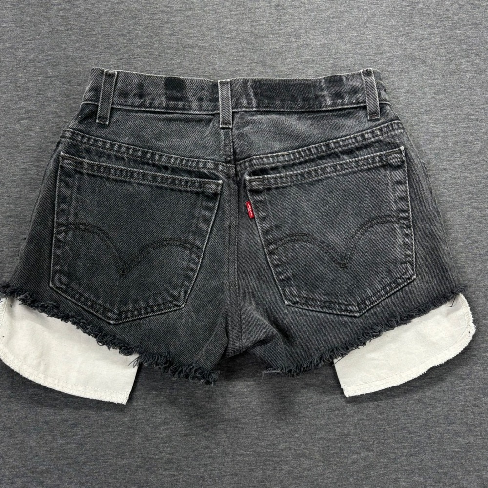 Levis Denim Shorts Womens 26 Cutoff Frayed Hem Distressed Black 550 Relaxed Fit - Picture 5 of 10